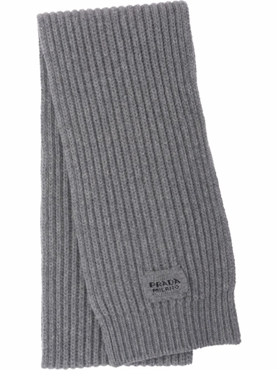 Prada Logo-patch Knitted Scarf In Grau