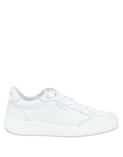 Blauer Sneakers In White