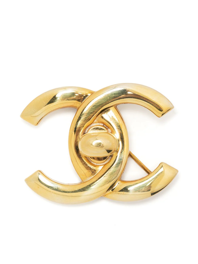 Pre-owned Chanel 1997 Cc Turn-lock Brooch In Gold