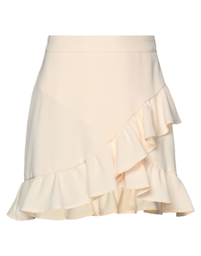 Soallure Mini Skirts In White