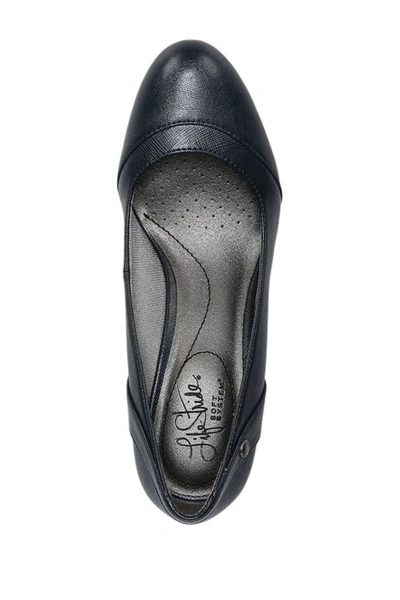 Lifestride Dreams Wedge Pump In Classic Navy