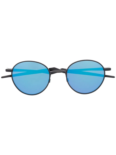 Oakley Round Frame Sunglasses In Schwarz