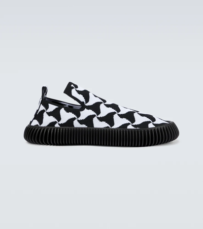 Bottega Veneta Ripple Wave Patter Slip-on Sneakers In Black