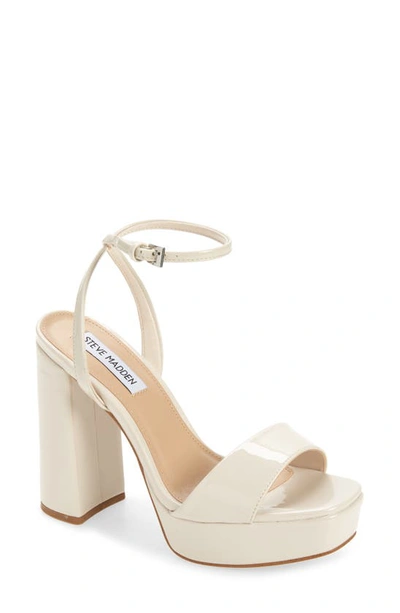 Steve Madden Lessa Platform Sandals In Bone Patent-white