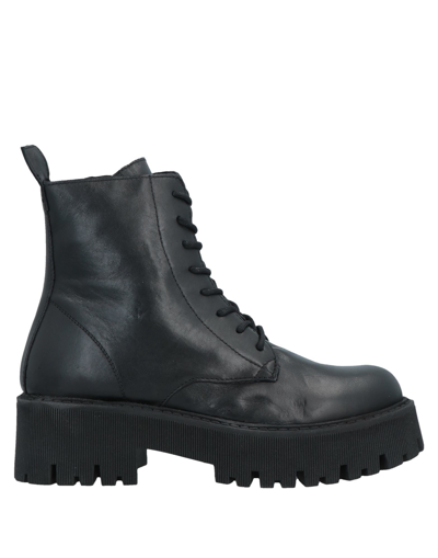 Oroscuro Ankle Boots In Black