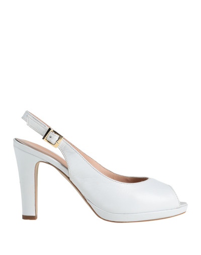 Doro Style Sandals In White