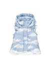 Monnalisa Cloud Print Hooded Puffer Vest In Blu/bianco