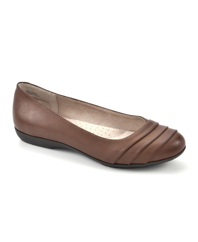 Cliffs By White Mountain Clara Womens Faux Leather Round Toe Ballet Flats In Brown
