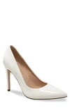 Chase & Chloe Pointed Toe Pump In White Patent