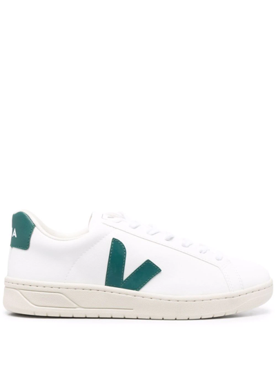 Veja Logo-patch Low-top Sneakers In Bianco E Verde