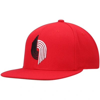 Mitchell & Ness Men's  Red Portland Trail Blazers Hardwood Classics Team Ground 2.0 Snapback Hat