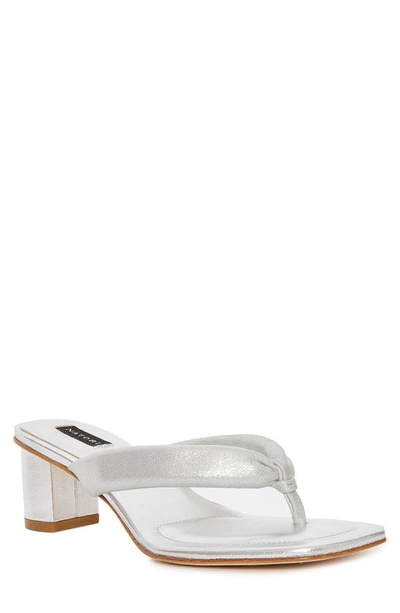 Natori Bay Metallic Thong Sandals In Brushed Silver