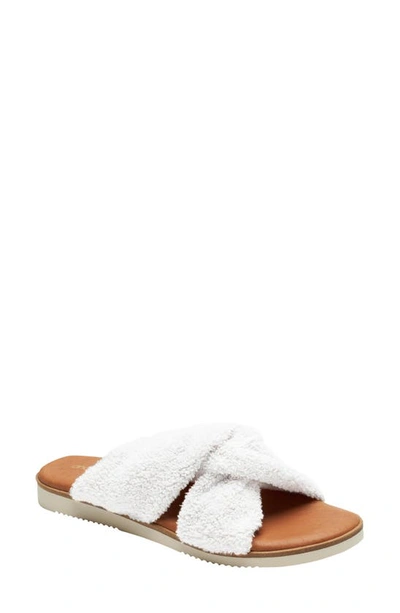 Andre Assous Tristan Terry Flat Sandal In White Fabric