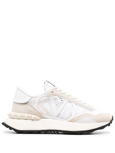 Valentino Garavani Vlogo Signature Lacerunner Sneakers In ホワイト