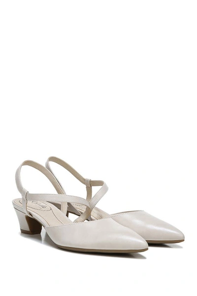 Lifestride Shoes Minimalist Pointed Toe Pump In Almond