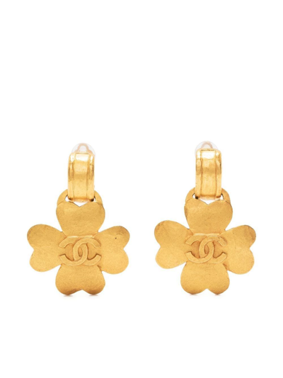 Pre-owned Chanel 1995 Cc Clover-motif Clip-on Earrings In Gold