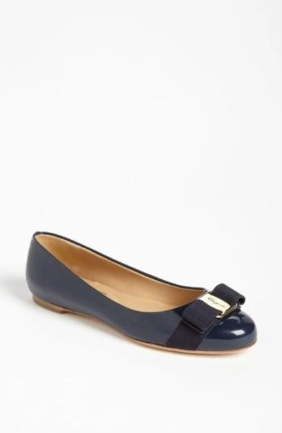 Ferragamo Varina Bow-embellished Patent-leather Ballet Flats In Blue