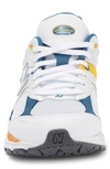 NEW BALANCE 2002R SNEAKER