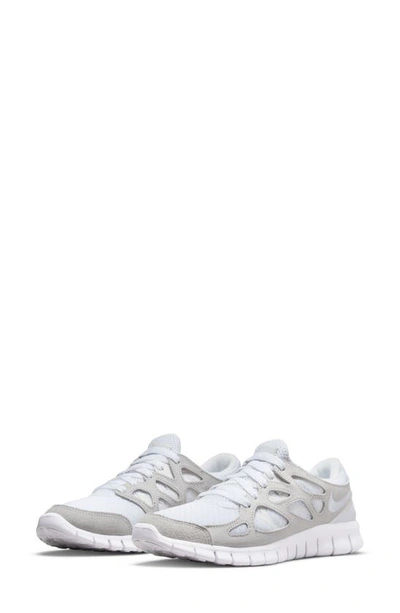 Nike Free Run 2 Low-top Sneakers In White/ Summit White/ Platinum