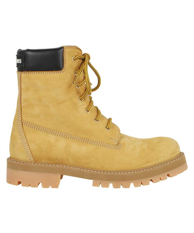 Vetements Logo Trucker Boots In Beige