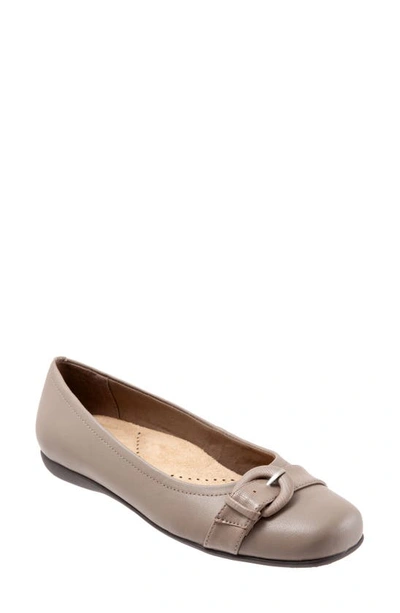 Trotters Women's Sylvia Ballet Flat Women's Shoes In Taupe
