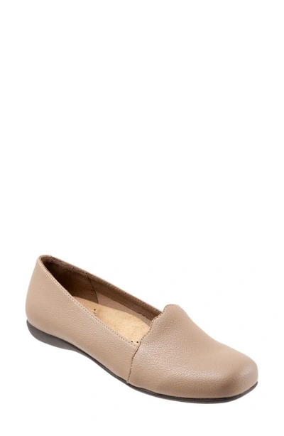 Trotters Sage Flat In Dark Taupe