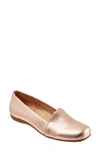 Trotters Sage Flat In Rose Gold Metallic