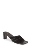 Frame Le Tonga Leather Mules In Noir