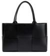 Bottega Veneta Medium Arco Leather Tote Bag In Black-silver