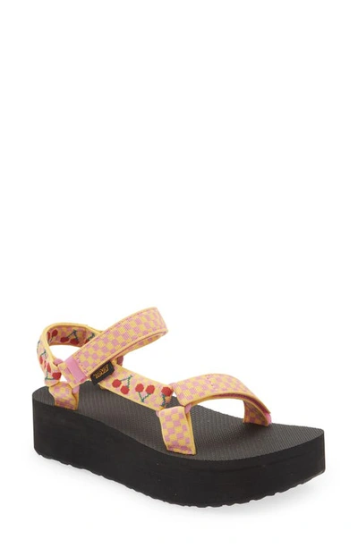Teva Universal Flatform Sandal In Picnic Cherries Rosebloom