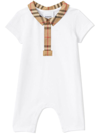 Burberry Babies' 标贴短袖连体衣 In White