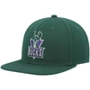 MITCHELL & NESS MITCHELL & NESS GREEN MILWAUKEE BUCKS HARDWOOD CLASSICS TEAM GROUND 2.0 SNAPBACK HAT