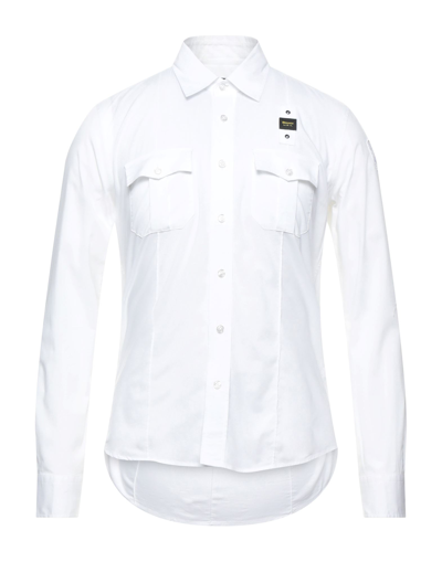 Blauer Shirts In White