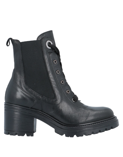 laura bellariva black boots