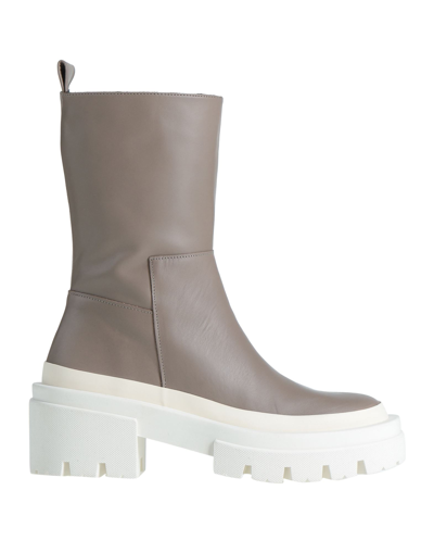 Eqüitare Ankle Boots In Beige