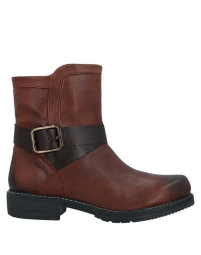 Manas Ankle Boots In Brown