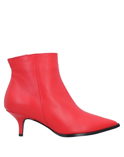 Tipe E Tacchi Ankle Boots In Red
