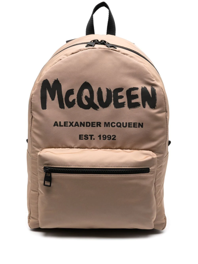 Alexander Mcqueen Logo印花细节双肩包 In Neutrals
