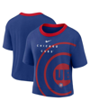 NIKE WOMEN'S NIKE ROYAL AND RED CHICAGO CUBS TEAM FIRST HIGH HIP BOXY T-SHIRT