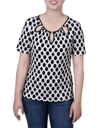 NY COLLECTION PETITE SHORT SLEEVE WITH RING DETAILS TOP