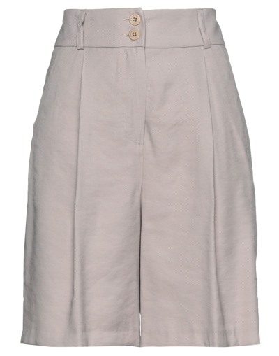 Skills & Genes Woman Shorts & Bermuda Shorts Dove Grey Size 4 Viscose, Polyester