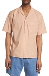 Frame Cotton Short Sleeve Button-up Camp Shirt In Powder Brick