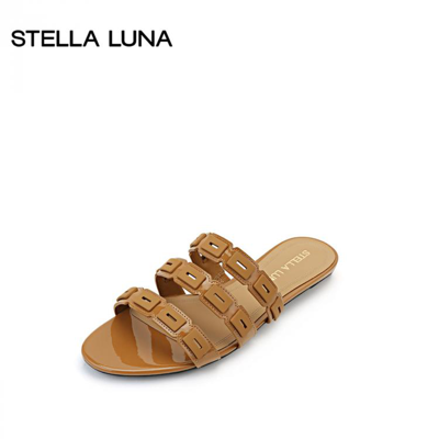 Stella Luna 女鞋春夏季新款欧美风平底拖鞋圆头露趾通勤凉鞋凉拖 In Brown