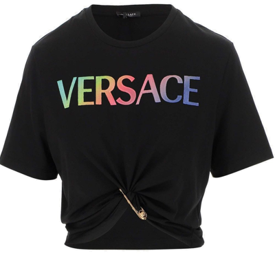 Versace 别针细节logo平纹针织棉质短款t恤 In Black