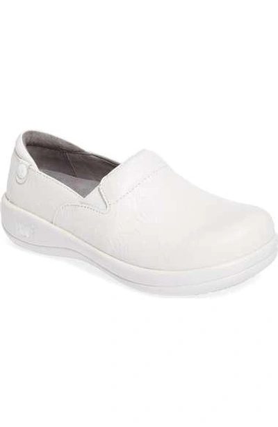 A.w.a.k.e. 'keli' Embossed Clog In White Tooled Leather