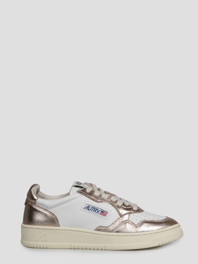 Autry Medalist Low Sneakers In White Platinum