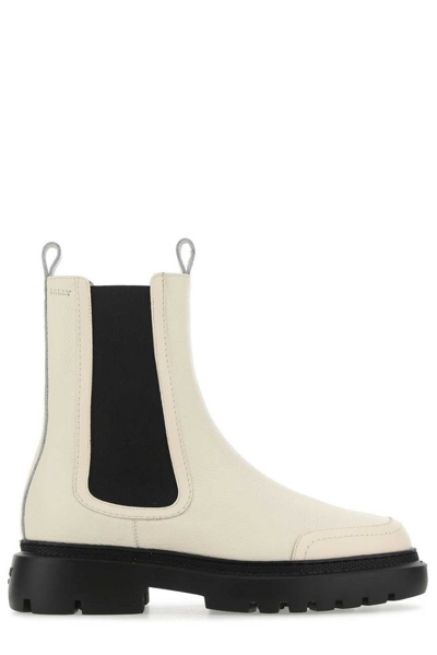 Bally 30mm Ginny Leather Chelsea Boots In Cream