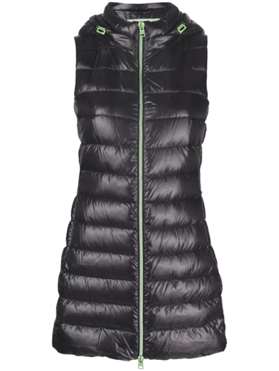 Herno Quilted Hooded Gilet In Schwarz