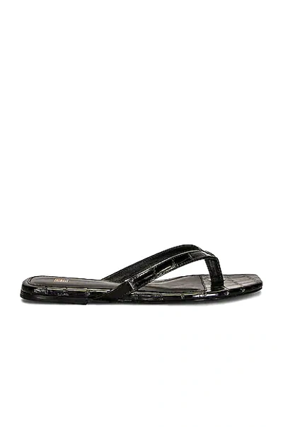 Totême Toteme Leather Thong Sandals In Black