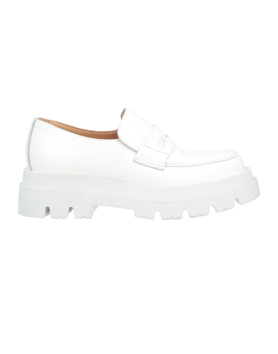 Lemaré Loafers In White